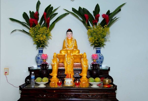 Lời phật dạy và cách bày trí bàn thờ Phật